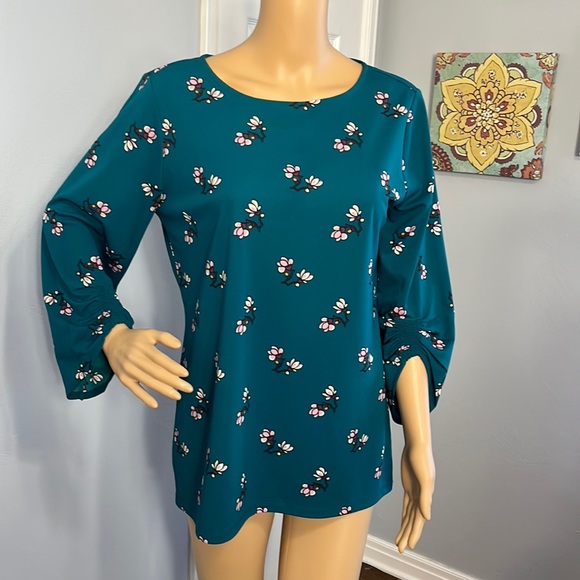 Ann Taylor Factory Tops - Ann Taylor Factory Turquoise 3/4 Rouched Sleeve Floral Blouse